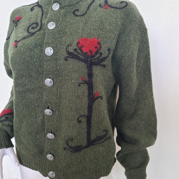 Vintage McGregor 60's heart and vine cardigan sweater - Picture 3 of 12